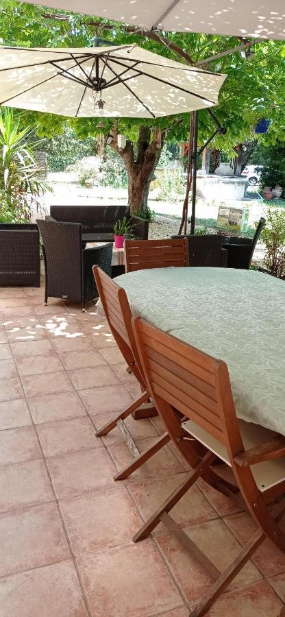 Mas Du Puits Blanc Acomodação com café da manhã Sernhac Exterior foto
